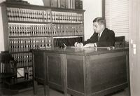 arnett-hollis-desk