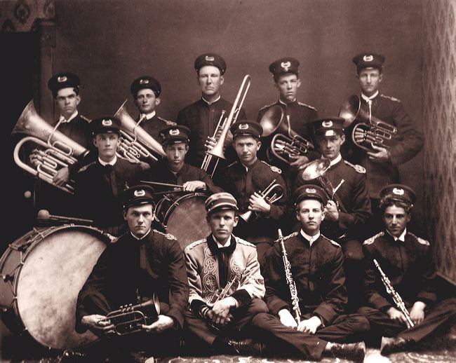 arnett-hollis-band.jpg