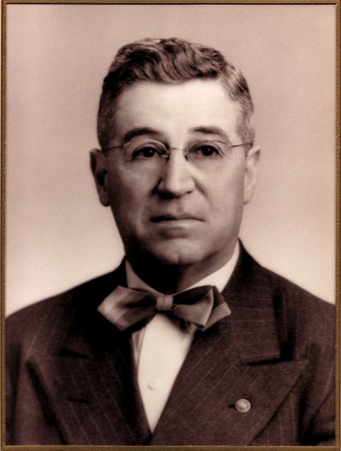 arnett-hollis.jpg
