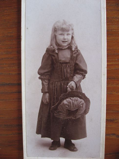 vandyke-claire-92-2.jpg
