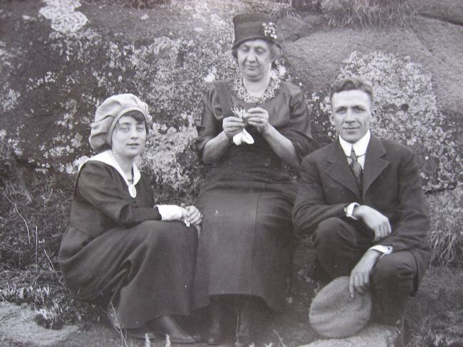 vandyke-dorothy-mun-x.jpg